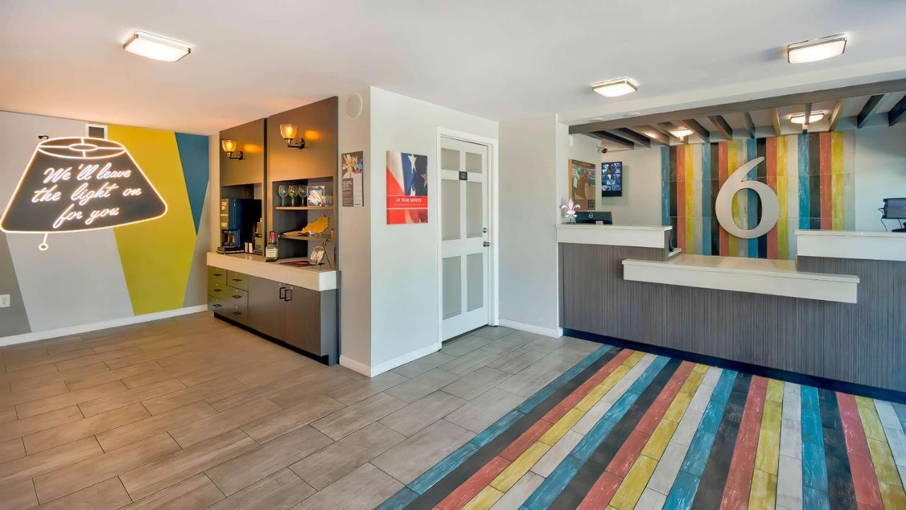 Hotel 6 Louisville, Ky- Airport/ Fair Expo
